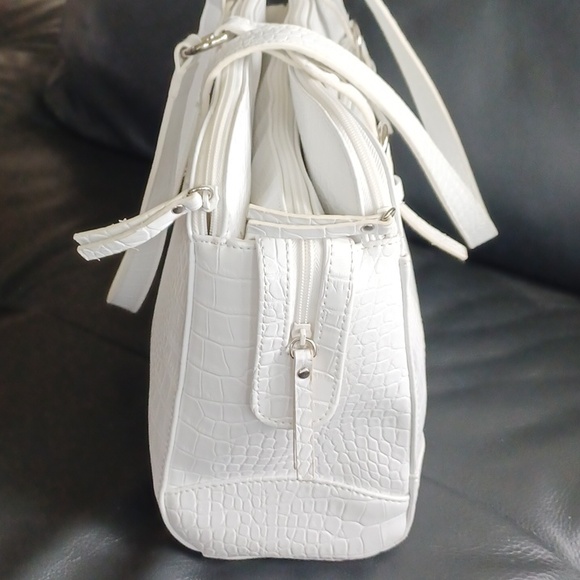Vintage Sag Harbor Large White Faux-Croc Shoulder Bag With Ample Storage - Picture 4 of 17